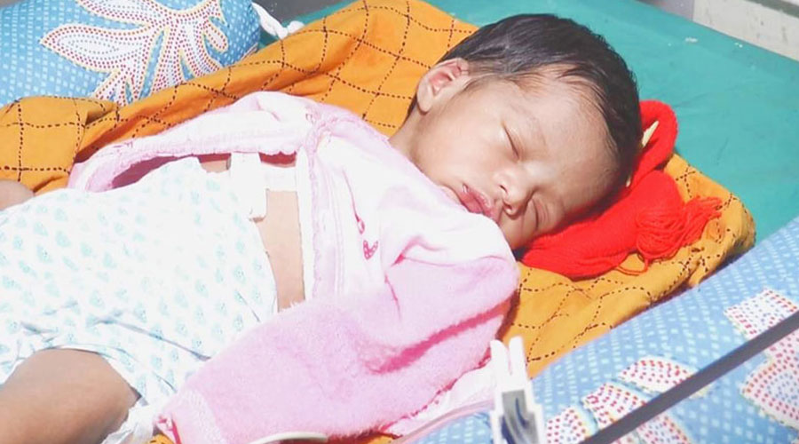 ৭ লাখ টাকার সঙ্গে বাবা-মা পেল ময়লার স্তূপে পড়ে থাকা নবজাতক!