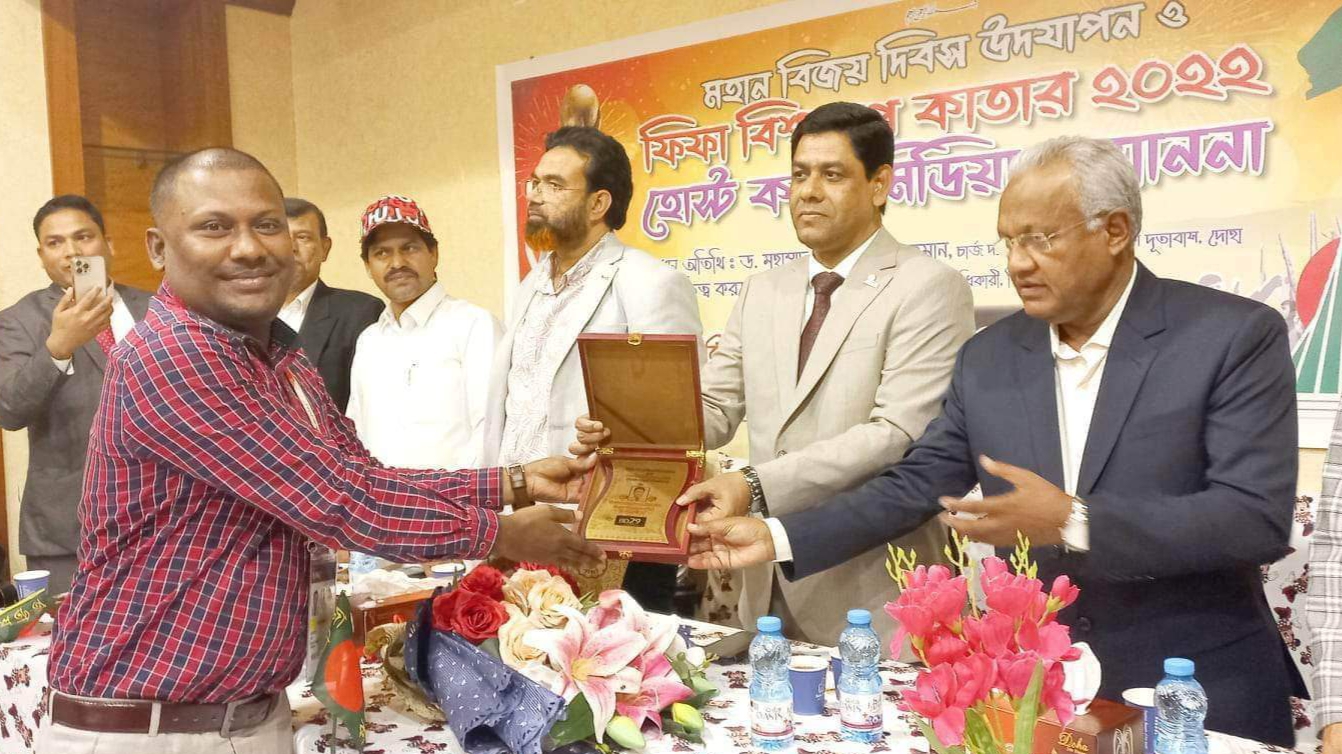 ফিফা বিশ্বকাপে মিডিয়া সম্মাননা পেলেন সাংবাদিক কাজী শামীম 