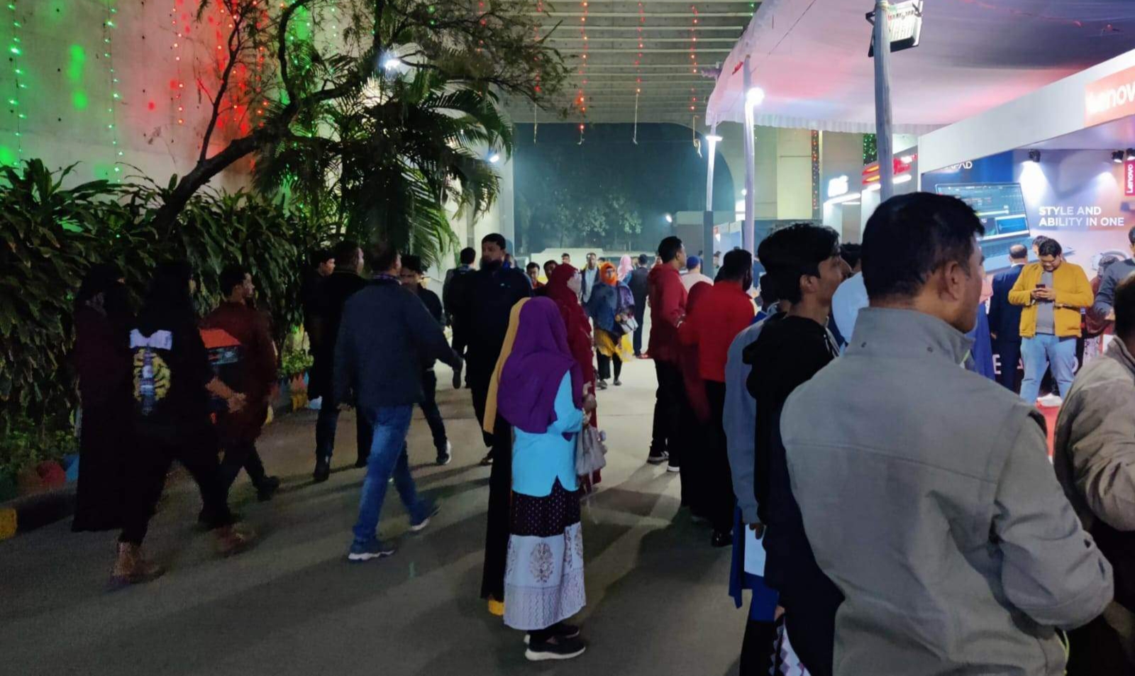 মেলার দ্বিতীয় দিনে দর্শনার্থীদের ভিড়ে জমজমাট সিটি আইটি মেগা ফেয়ার