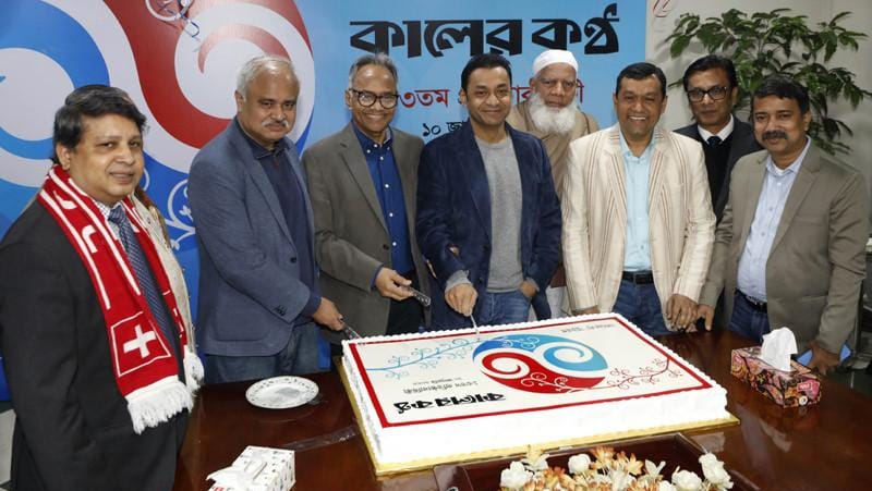 কেক কেটে কালের কণ্ঠ’র প্রতিষ্ঠাবার্ষিকী উদযাপন শুরু