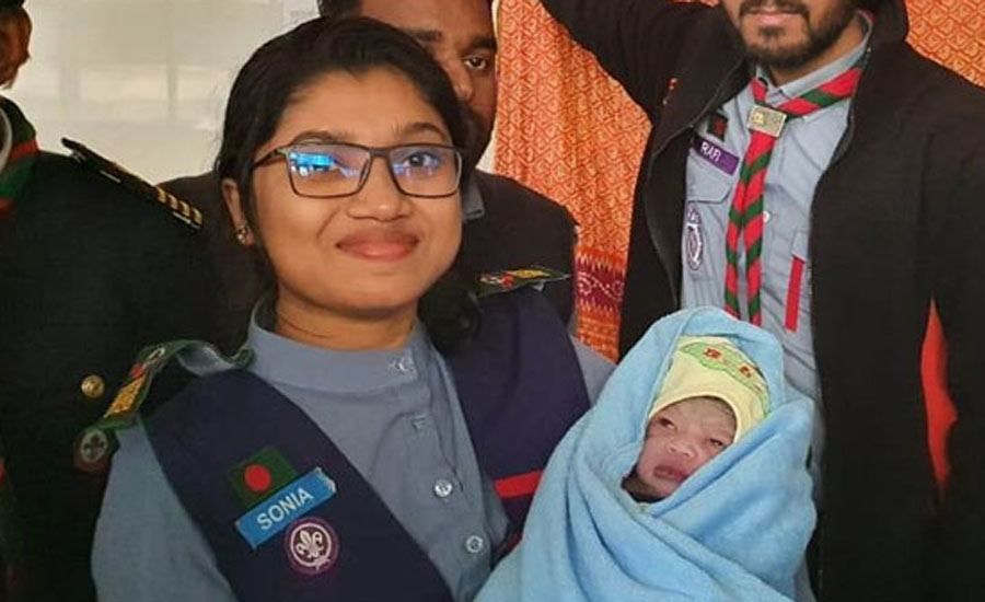  মেট্রোরেল স্টেশনে সন্তান প্রসব