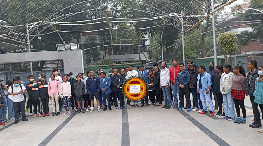 বঙ্গবন্ধুর প্রতিকৃতিতে পাকিস্তানি খেলোয়াড়দের শ্রদ্ধা