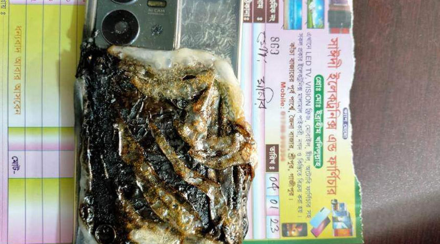 গাজিপুরে ভিভোর স্মার্টফোন বিস্ফোরণ