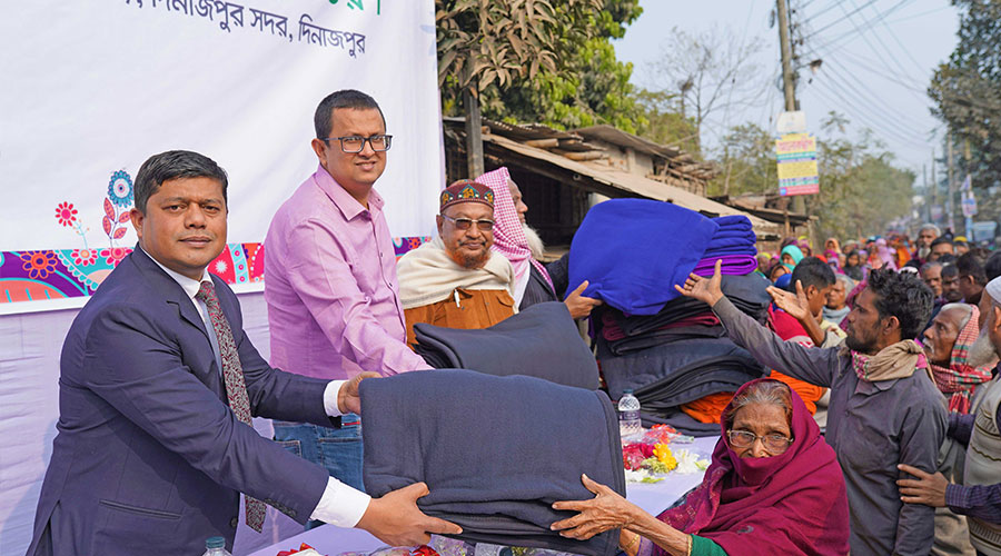 দিনাজপুরে লংকাবাংলার শীতবস্ত্র বিতরণ 