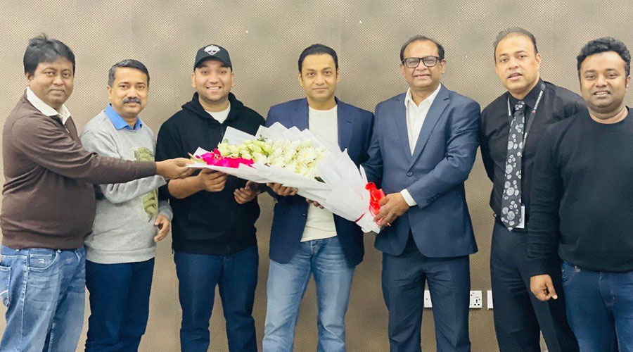বসুন্ধরা এমডিকে ক্র্যাব সভাপতির ফুলেল শুভেচ্ছা 