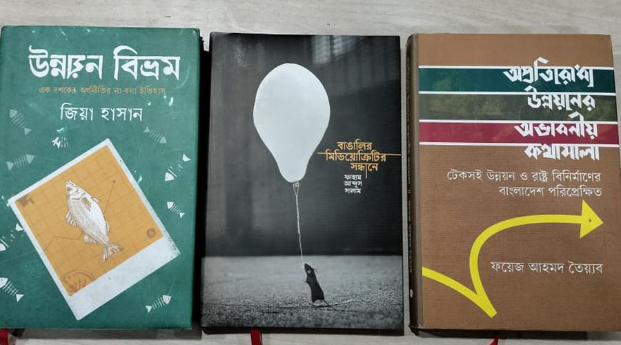 আদর্শের বইয়ে কি আছে, কেন বইগুলো নিয়ে বিতর্ক?