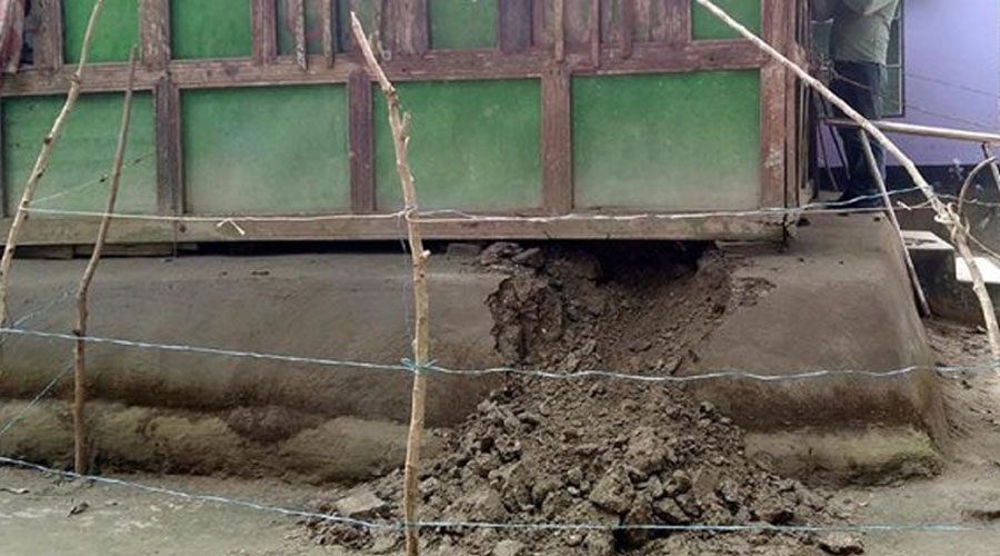 নিজ ঘরে ২ নারী নিহত, সিঁধ কাটলেও নতুন ইঙ্গিত দিচ্ছে মাকড়সার জাল