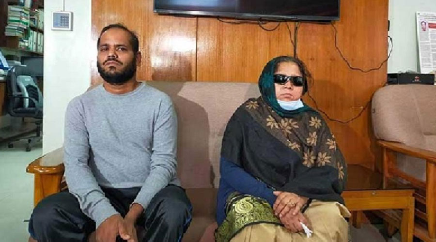 সারাহর চোখে পৃথিবী দেখছেন তারা দুজন