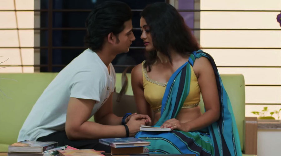 লজ্জার সীমা অতিক্রম করেছেন অভিনেত্রী নেহাল, এই ওয়েব সিরিজ ঘরে একা দেখুন