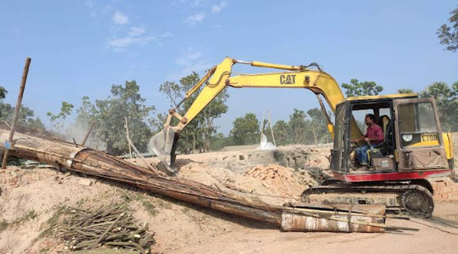বাগমারায় অবৈধ ৭ ইট ভাটা গুড়িয়ে দিল প্রশাসন