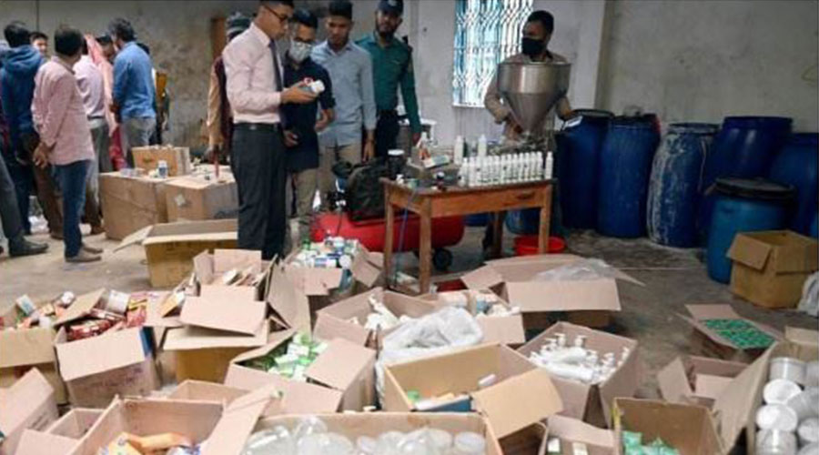 অনুমোদনহীন প্রসাধনী কারখানায় অভিযান, ম্যানেজার আটক ও কারাদণ্ড