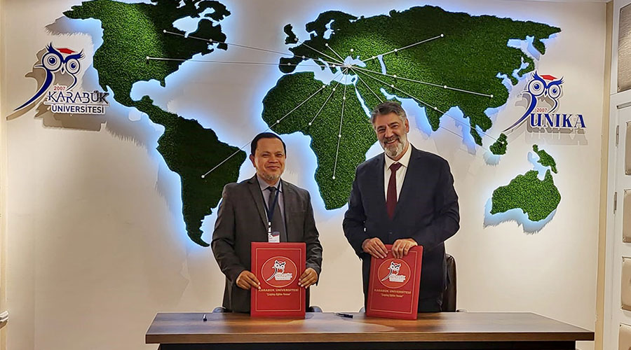 তুরস্কে FLSF-২০২৩ এ ড্যাফোডিলের প্রতিষ্ঠাতা সবুর খানের মূল প্রবন্ধ উপস্থাপন 