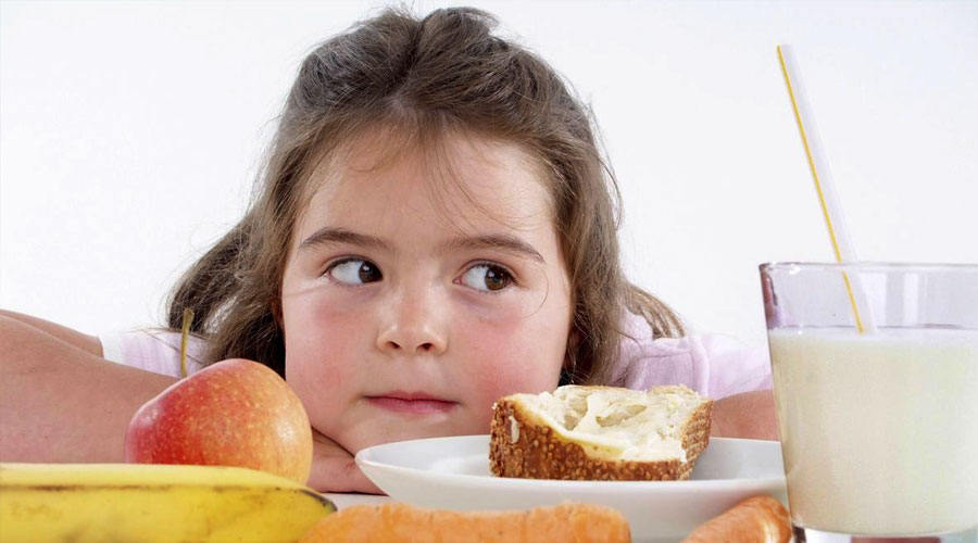 দুধের সাথে এগুলি মেশালেই তৈরি হয় ‘বিষ’! সন্তানকে সুস্থ রাখতে এড়িয়ে চলুন ৪ ফল