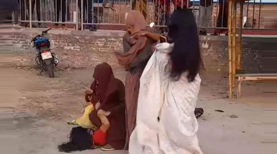 ৪ তরুণীর মারামারির ভিডিও ভাইরাল, ধারণা ‘প্রেমিক নিয়ে দ্বন্দ্ব’