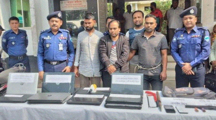 মিরসরাইয়ে অবৈধ অস্ত্র ও চোরাই মালামাল অপরাধ চক্রের ৩ সদস্য
