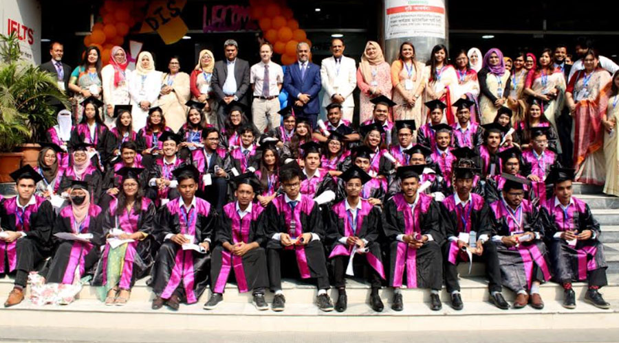 ড্যাফোডিল ইন্টারন্যাশনাল স্কুলে ‘গ্র্যাজুয়েশন সেরিমনি ২০২৩’ অনুষ্ঠিত