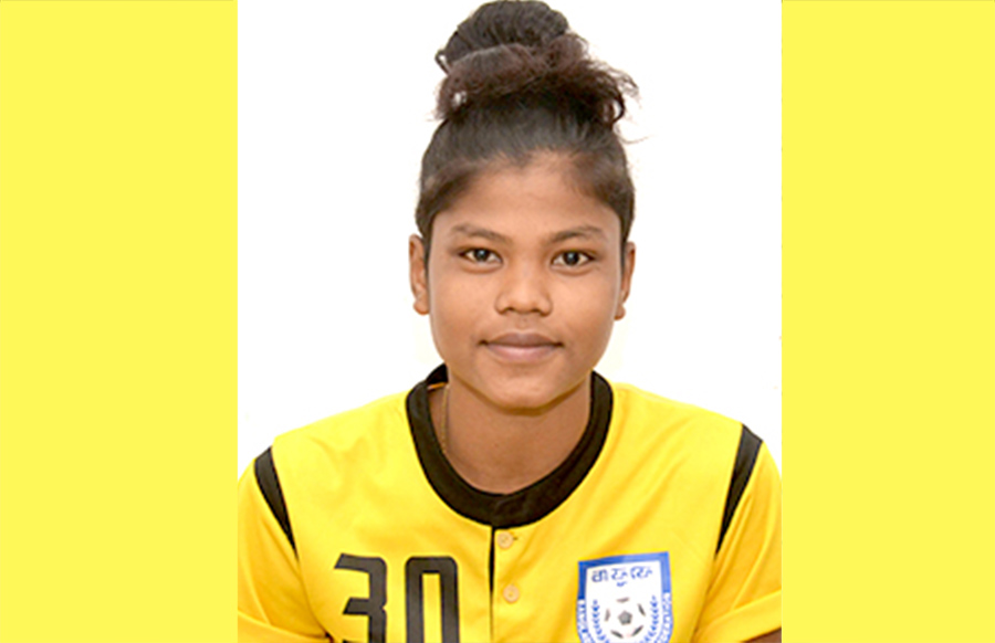 চাচার অত্যাচারে বাড়িছাড়া নারী ফুটবলার মিলি