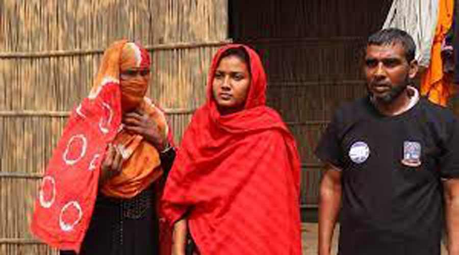 বাবা মায়ের সাথে ফুলপরী