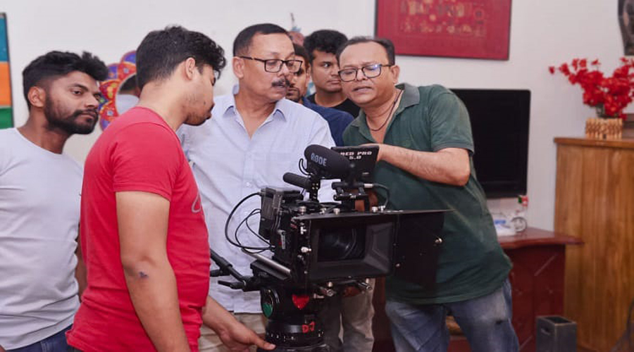 'ঠোকর' সিনেমার শুটিং শুরু করলেন মাজহার বাবু 