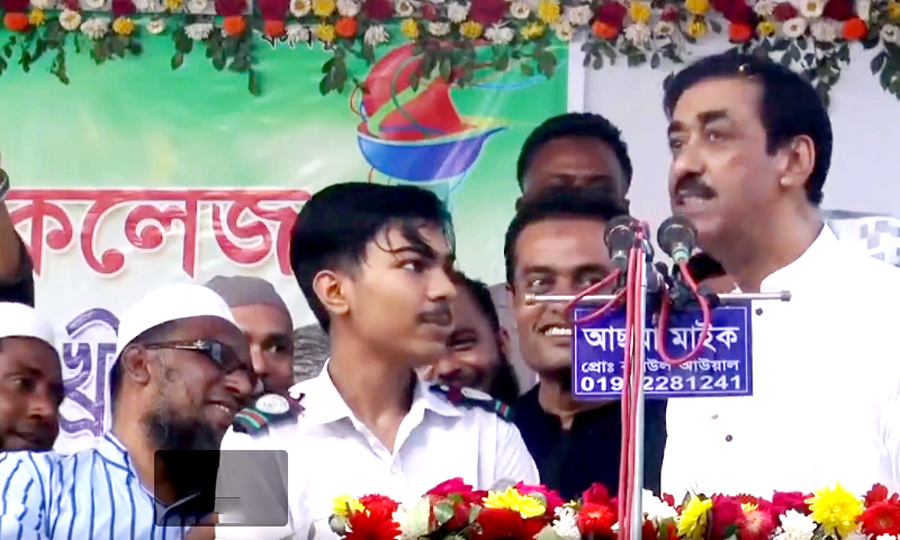 ‘মাইয়া ভাগাইয়া নিয়া আইসা পড়বি’