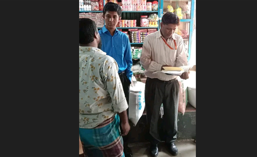 মনোহরদীতে ভ্রাম্যমান আদালতের অভিযানে ৫ দোকানে আট হাজার টাকা জরিমানা