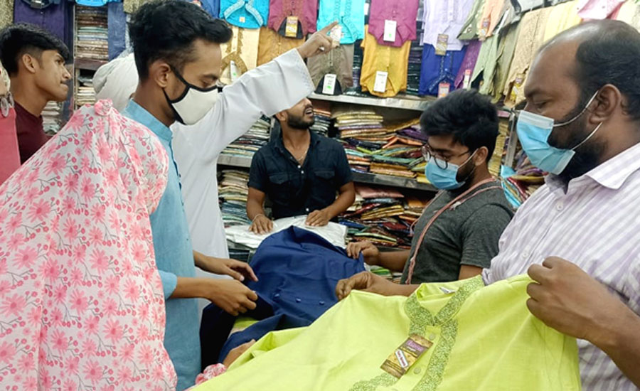 খাদিতে নান্দনিকতার ছোঁয়া, চাহিদার শীর্ষে পাঞ্জাবি