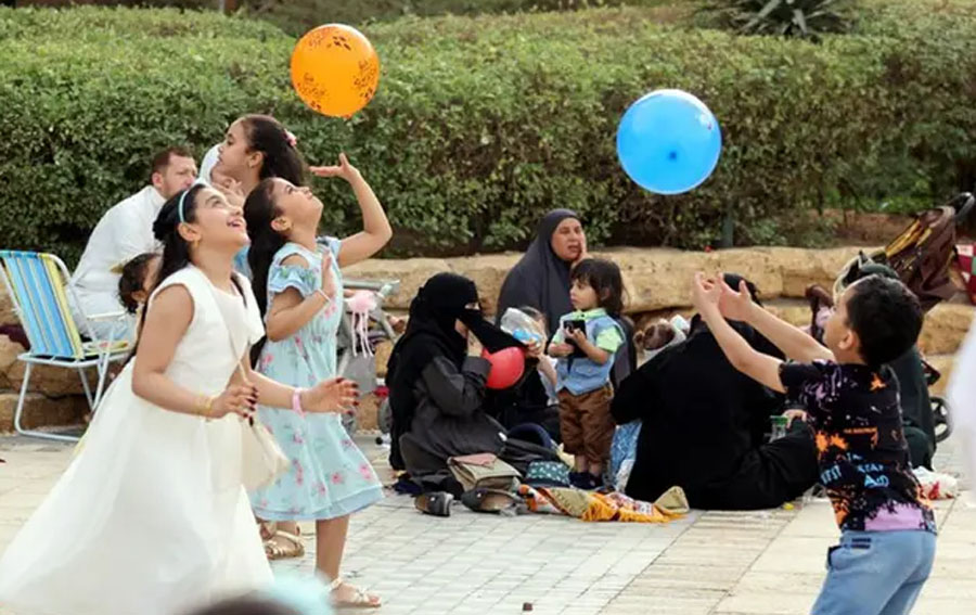 চাঁদ উঠেছে সৌদি আরবে, ঈদ ২৮ জুন