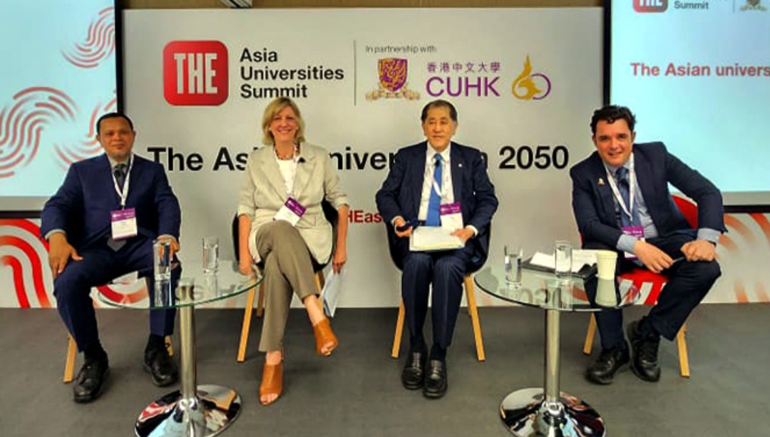 হংকং-এ এশিয়ান ইউনিভার্সিটি গুলোর পরিবর্তনের ভূমিকা নিয়ে বক্তব্য প্রদান করেন ড. মোঃ সবুর খান