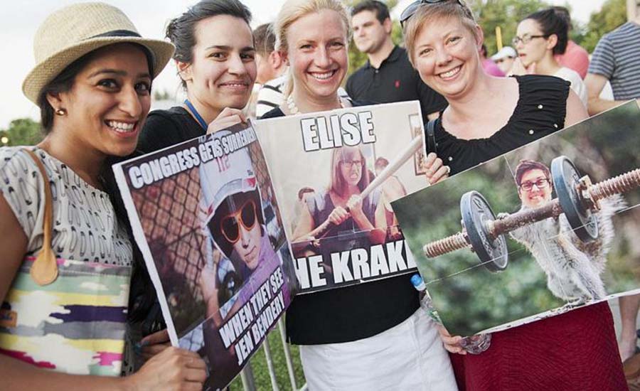 ২০১৪ সালে হাফিংটন পোস্টের সহকর্মীদের সঙ্গে সাবরিনা সিদ্দিকি (বাঁদিক থেকে প্রথম)