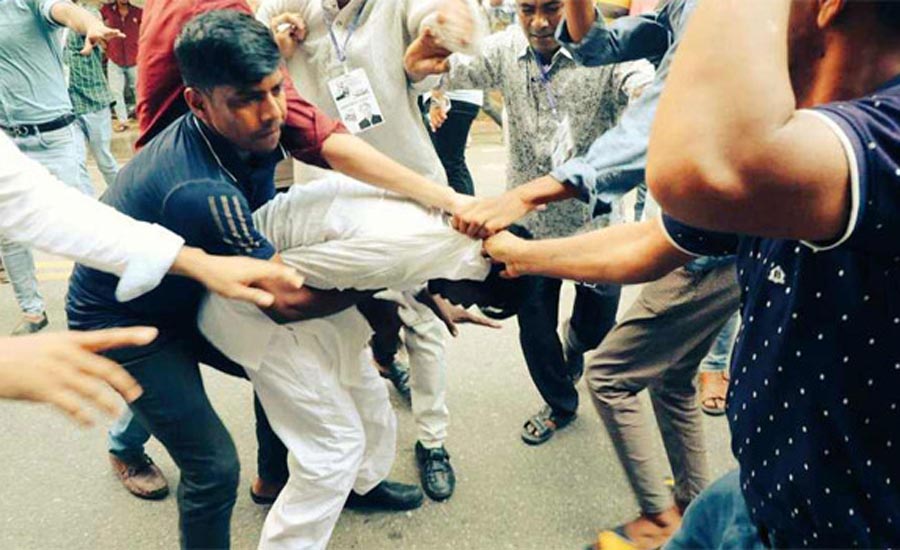 হিরো আলমকে মারধর করলো কারা