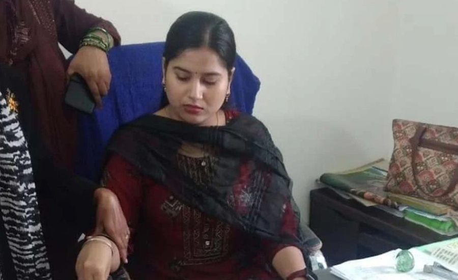 সরকারি চাকরির প্রথম দিনেই ঘুষ নিতে গিয়ে হাতেনাতে ধরা কর্মকর্তা