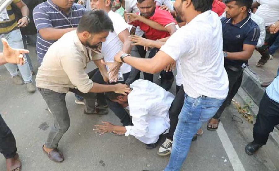 হিরো আলমকে মেরে অনেকে পালিয়েছেন