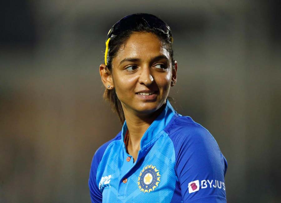 অবশেষে হারমানপ্রীতকে নিষিদ্ধ আইসিসির