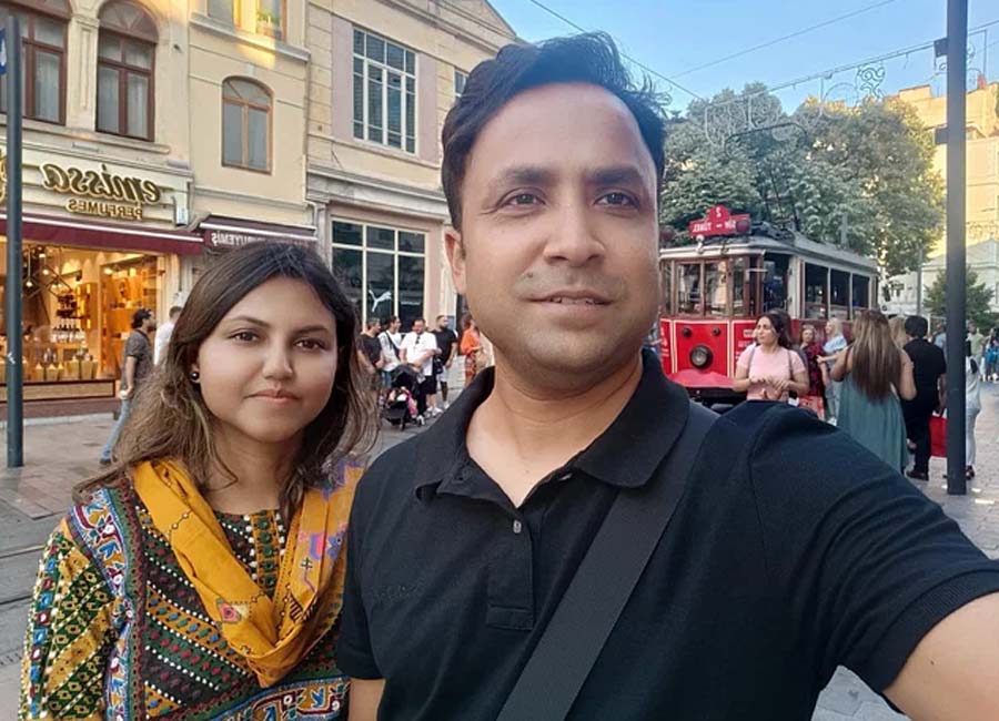 স্বামী শাহরিয়ার জামিলের সঙ্গে এস এম নাজিয়া সুলতানা