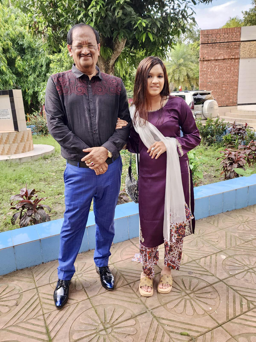 আইডিয়াল স্কুল পরিচালনা কমিটির সদস্য মুশতাকের বিরুদ্ধে ছাত্রীকে ধর্ষণের মামলা