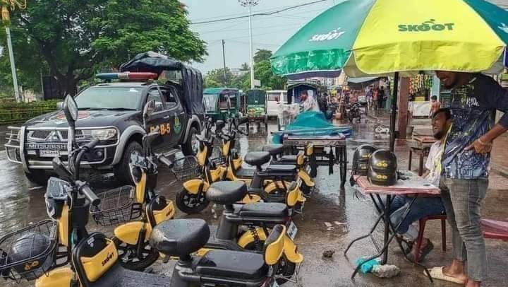 ইলেকট্রিক স্কুটি ভাড়া নিয়ে ঘুরে দেখা যাবে গ্রীন সিটি রাজশাহী 