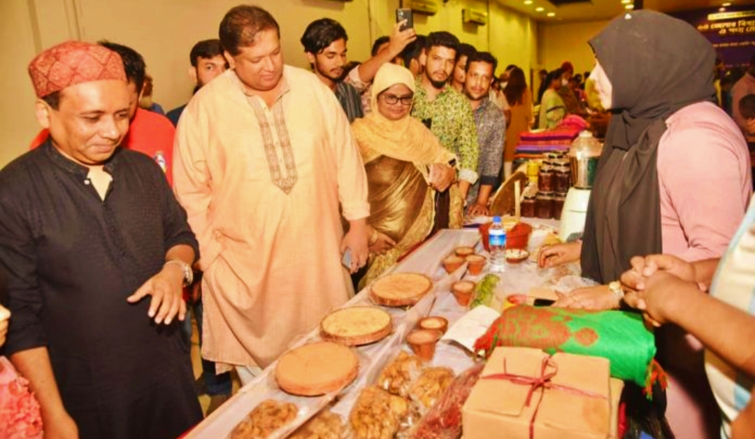 ঢাকায় চলছে উদ্যক্তা মেলা, ৬৪ জেলার খাবার একই ছাদের নিচে