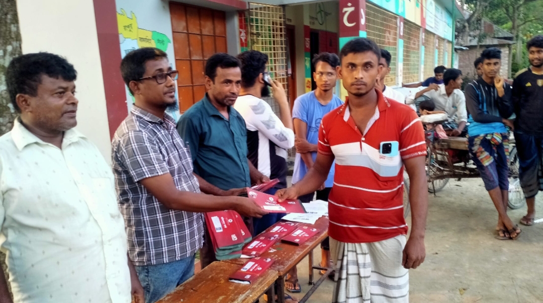 বাগমারায় এমপি এনামুল হকের ভালোবাসায় সিক্ত হচ্ছেন নতুন ভোটাররা