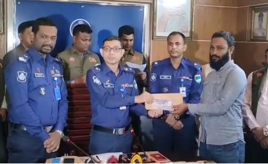 মেহেরপুরে পুলিশের সাইবার ক্রামই ইনভেস্টিগেশনে বিভিন্ন স্থান থেকে ৫৭ টি মোবাইল ফোন উদ্ধার