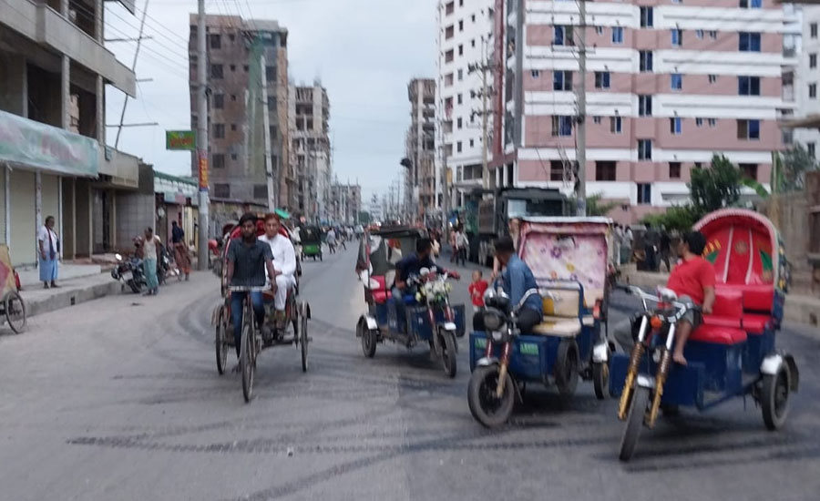 চট্টগ্রাম নগরীতে অটোরিকশা'র দৌরাত্ম্যে, অলি-গলি দাপিয়ে বেড়াচ্ছে 