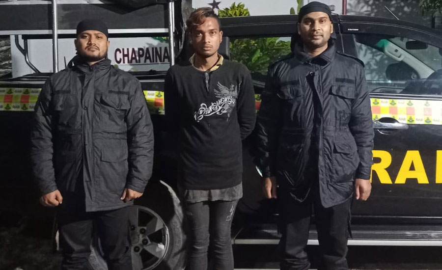 আগ্নেয়াস্ত্রসহ পাবনার সন্ত্রাসীকে গ্রেপ্তার করেছে র‍্যাব-৫