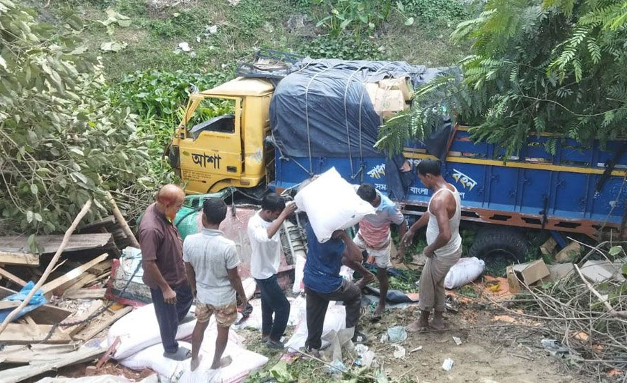 রাজশাহীতে সড়ক দুর্ঘটনায় নিহত ৫