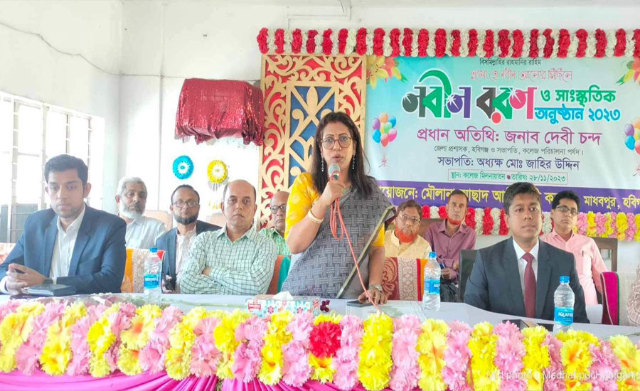 মৌলানা আছাদ আলী ডিগ্রী কলেজে গান গেয়ে ফুল দিয়ে বরন করা হলো নবীন শিক্ষার্থীদের