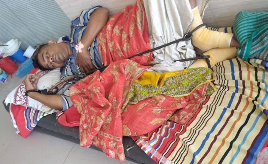 হৃদরোগ আক্রান্ত যুবদল নেতাকে ডান্ডাবেড়ি পরিয়ে চিকিৎসা, সমালোচনার ঝড়
