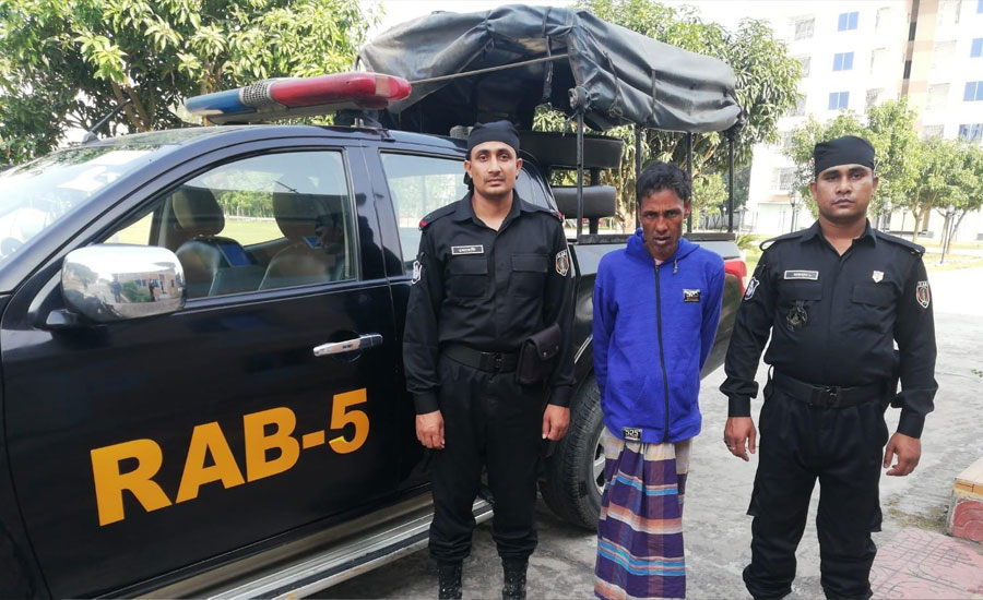 মাটির নীচ মিল্লো সাড়ে ৩ কেজি হেরোইন এক কারবারি গ্রেপ্তার