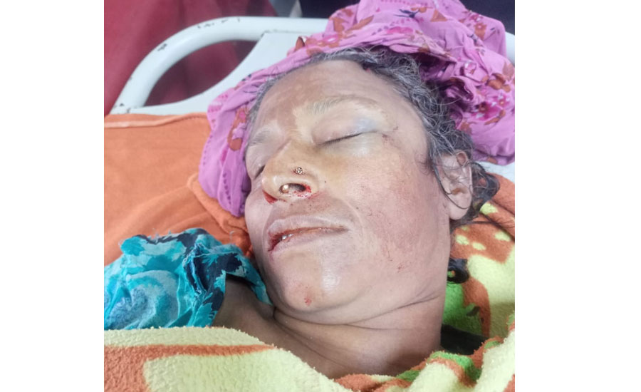 হাঁসে ধান খাওয়াকে কেন্দ্র করে নারীকে পিটিয়ে হত্যা 