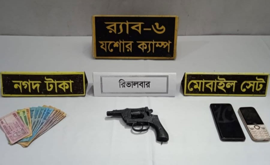 য‌শো‌রে অস্ত্রসহ যুবক আটক