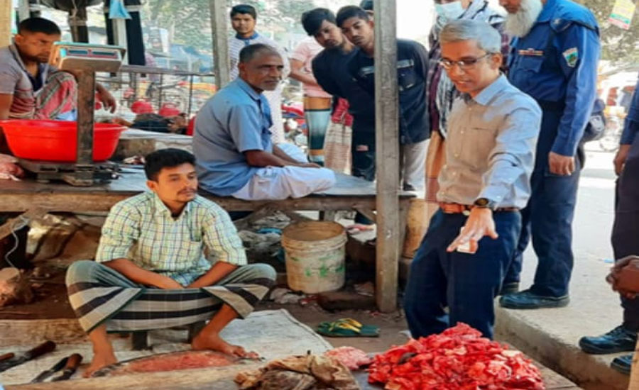 সিরাজগঞ্জে রং মিশিয়ে মাংস বিক্রি করায় ২ দোকানির জরিমানা