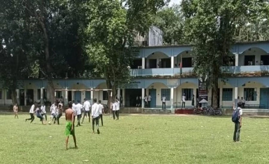 সিরাজগঞ্জে চুরি করে বই বিক্রির চেষ্টা অভিভাবক সদস্যের 