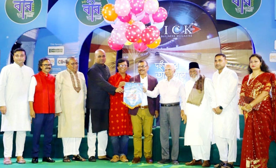 ক্লিক’র জমকালো আয়োজনে সম্মাননা পেলেন দুই প্রজন্মের ১২ গুণীজন